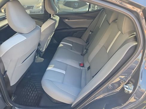 Used 2025 Toyota Camry SE FWD image 12