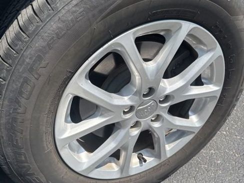 Used 2017 Jeep Cherokee Latitude w/ Safety/Convenience Group AWD/4WD image 10