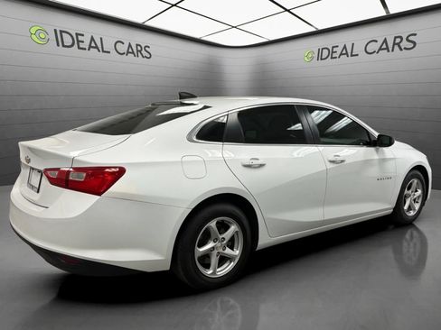 Used 2017 Chevrolet Malibu LS w/ LPO, Convenience Package 2 FWD image 5