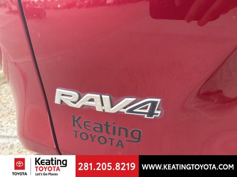 Used 2021 Toyota RAV4 XLE w/ Convenience Package image 9