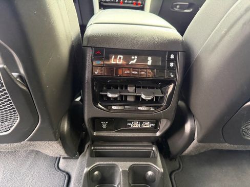 Used 2023 Jeep Grand Cherokee L Limited image 20