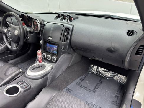 Used 2010 Nissan 370Z Touring RWD image 13