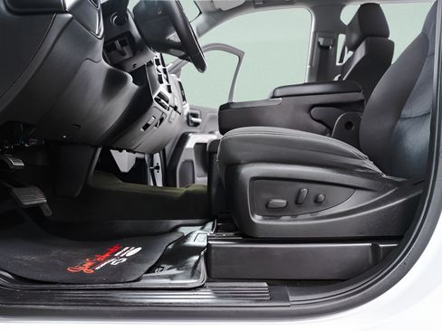 Used 2017 Chevrolet Silverado 2500 LT AWD/4WD image 27