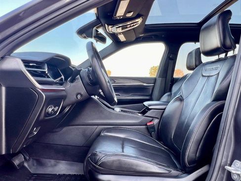 Used 2022 Jeep Grand Cherokee Overland w/ Luxury Tech Group IV image 31