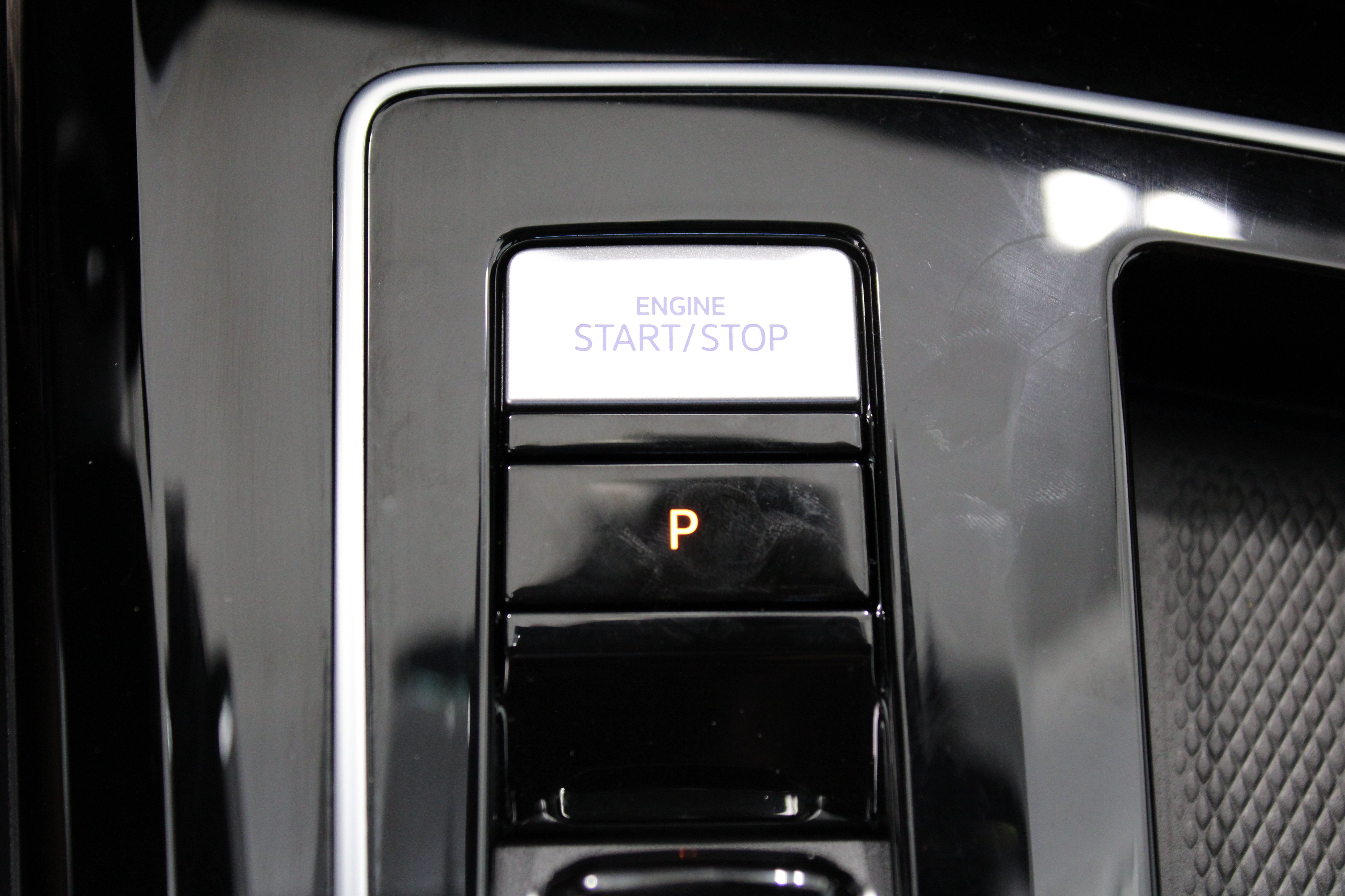 Used 2024 Volkswagen Golf R AWD/4WD image 18