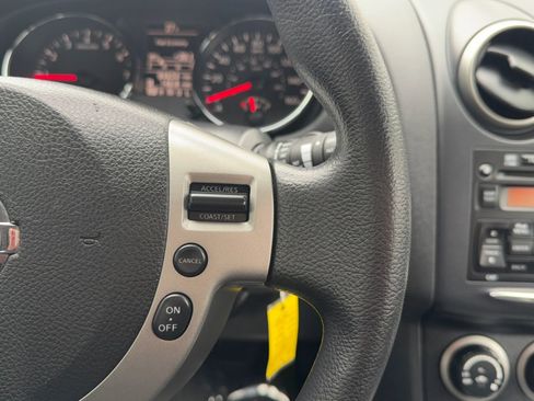 Used 2011 Nissan Rogue S image 28