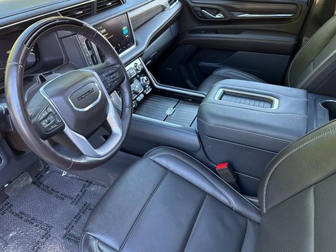 Used 2024 GMC Yukon XL Denali w/ Denali Reserve Package image 11