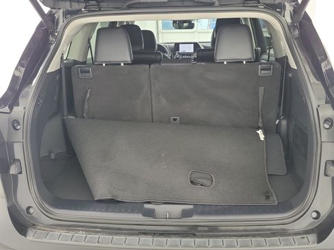 Certified 2024 Toyota Highlander XLE FWD image 7