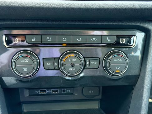 Used 2019 Volkswagen Tiguan SE w/ Panoramic Sunroof Package FWD image 33
