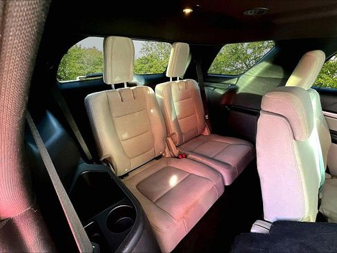 Used 2018 Ford Explorer XLT w/ Equipment Group 201A image 24