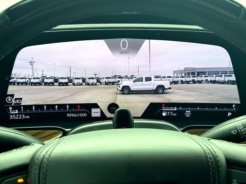 Used 2024 Cadillac Escalade ESV Sport Platinum w/ LPO, ONYX Package image 34