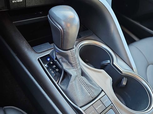 Used 2022 Toyota Camry XSE image 15