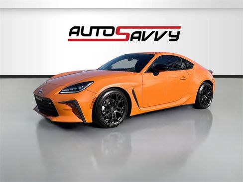 Used 2023 Toyota GR86 10th Anniversary SE image 3