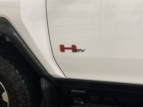 Used 2024 GMC Hummer EV 2X w/ Extreme Off-Road Package image 10