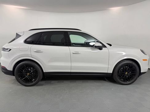 Certified 2024 Porsche Cayenne AWD/4WD image 7