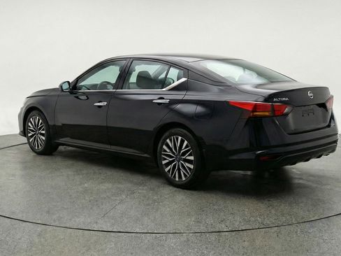 Used 2025 Nissan Altima 2.5 SV image 6