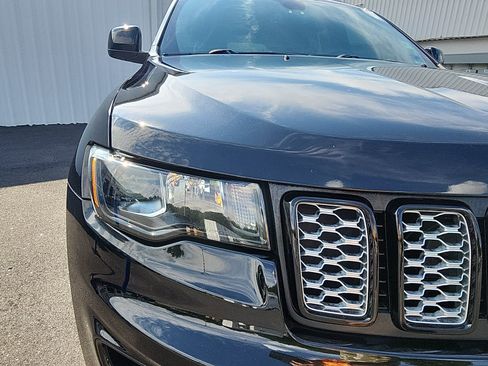 Used 2018 Jeep Grand Cherokee Altitude AWD/4WD image 12