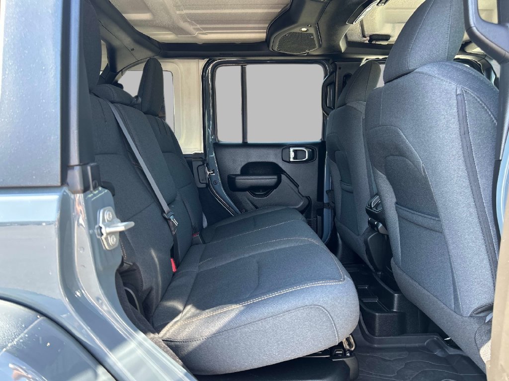 Used 2024 Jeep Wrangler Unlimited w/ Convenience Group AWD/4WD image 17