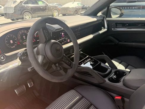 Certified 2026 Porsche Cayenne Turbo AWD/4WD image 3