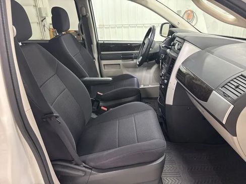 Used 2010 Dodge Grand Caravan SXT FWD image 28