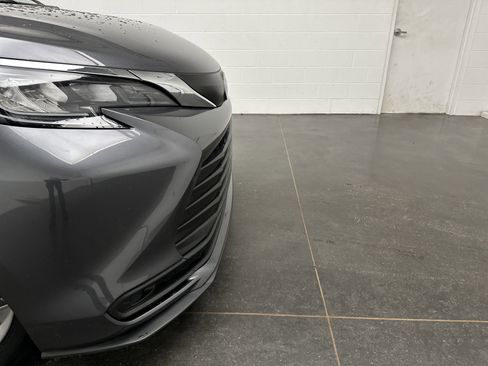 Used 2025 Toyota Sienna LE image 2