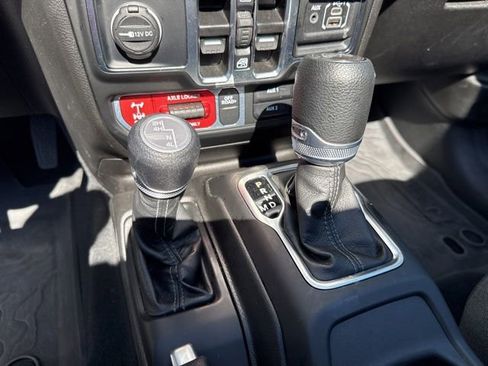 Used 2025 Jeep Wrangler Unlimited Sport AWD/4WD image 14