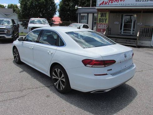 Used 2021 Volkswagen Passat 2.0T SE FWD image 5