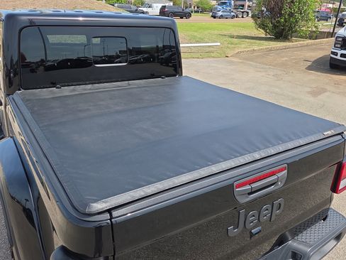 Used 2024 Jeep Gladiator Sport image 14