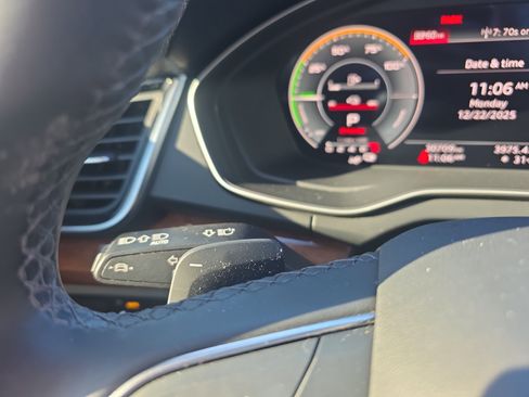 Used 2023 Audi Q5 e Premium Plus w/ Premium Plus Package image 35