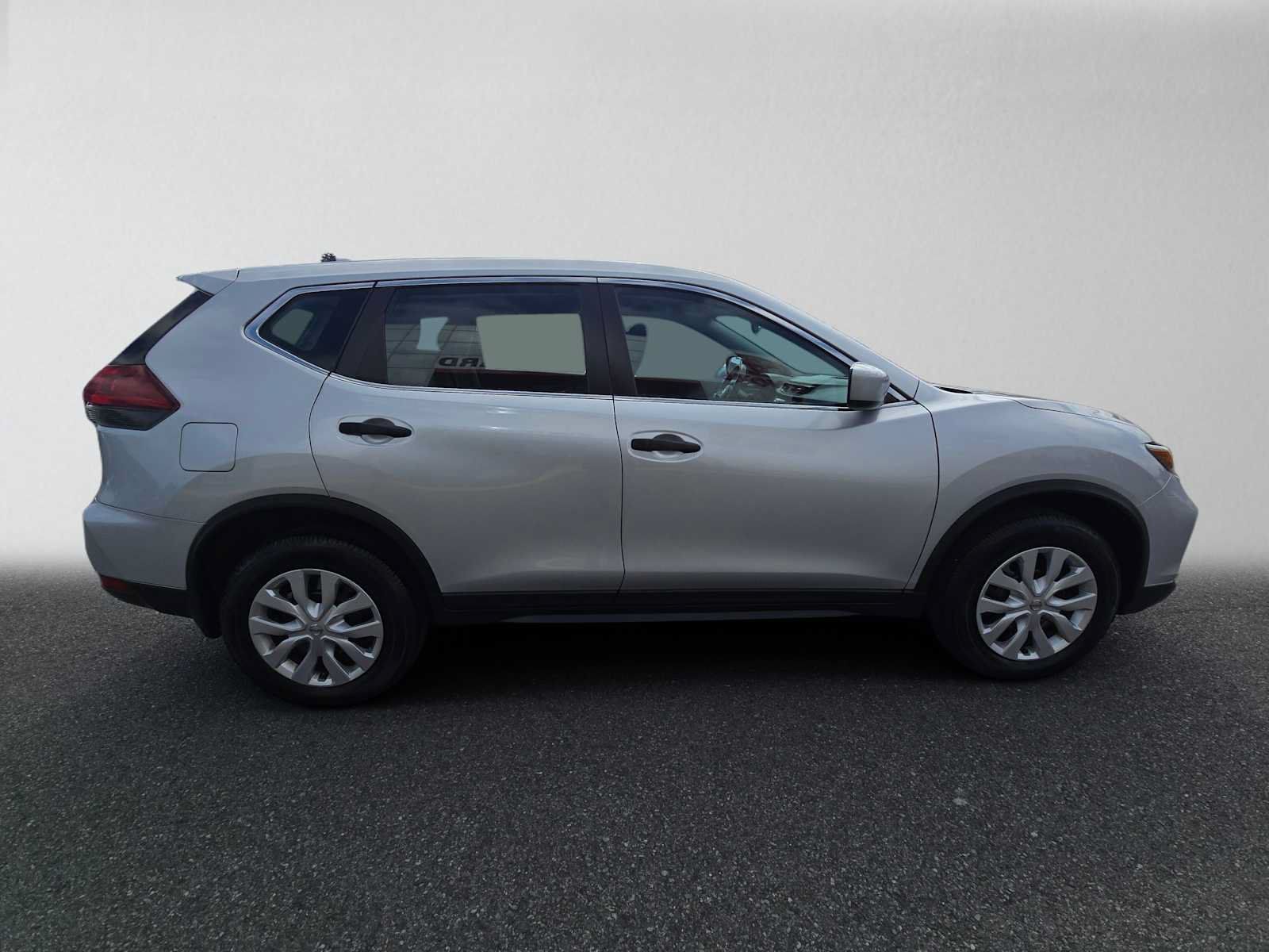 Used 2018 Nissan Rogue S AWD/4WD image 2