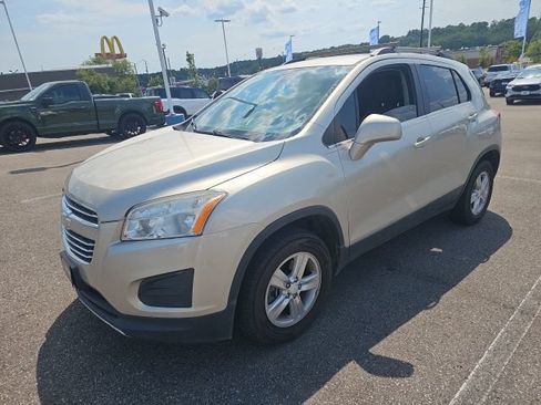 Used 2016 Chevrolet Trax LT w/ LT Convenience Package AWD/4WD image 4