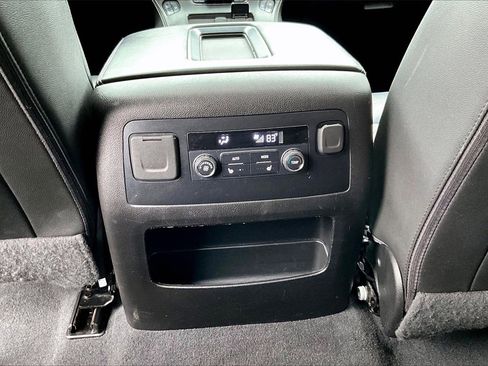 Used 2019 GMC Yukon SLT image 16