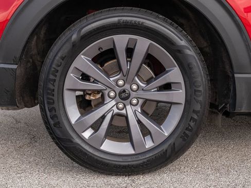 Used 2023 Ford Explorer XLT w/ Equipment Group 202A RWD image 9