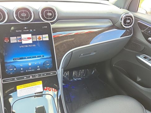 Used 2025 Mercedes-Benz GLC 300 image 26