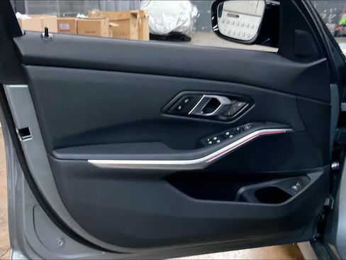 Used 2025 BMW 330i Sedan w/ M Sport Package image 25