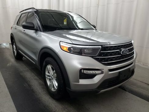 Used 2023 Ford Explorer XLT w/ Equipment Group 202A AWD/4WD image 3
