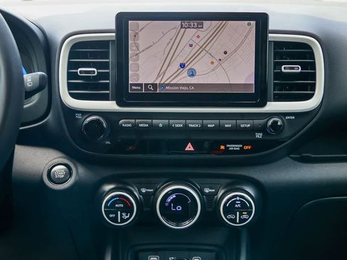 Used 2023 Hyundai Venue Limited image 13