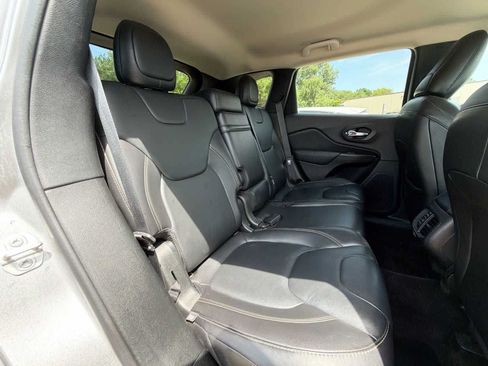Used 2017 Jeep Cherokee Limited AWD/4WD image 17