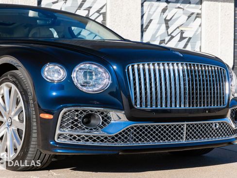 Used 2020 Bentley Flying Spur W12 image 2