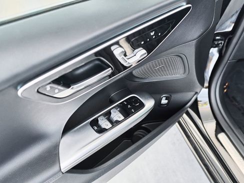 Used 2025 Mercedes-Benz C 300 4MATIC Sedan image 17