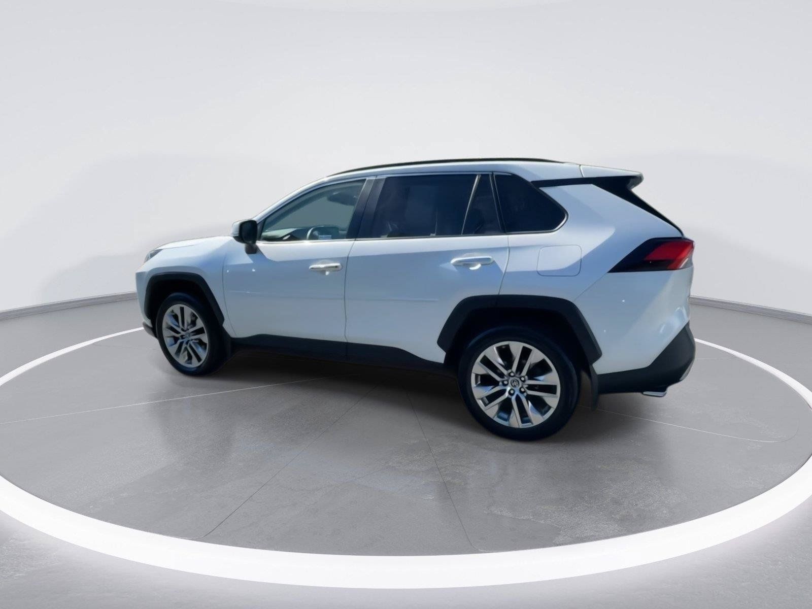 Used 2019 Toyota RAV4 Limited w/ Advanced Technology Package AWD/4WD image 6