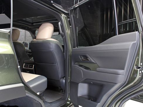 Used 2025 Lexus GX 550 w/ Accessory Package (32) AWD/4WD image 43
