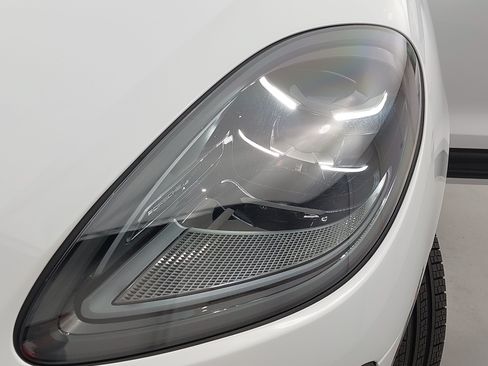 Certified 2025 Porsche Macan S AWD/4WD image 33