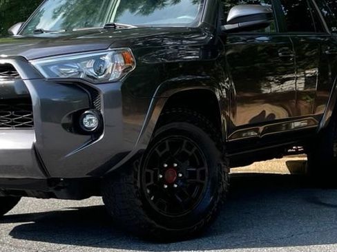 Used 2022 Toyota 4Runner SR5 AWD/4WD image 2