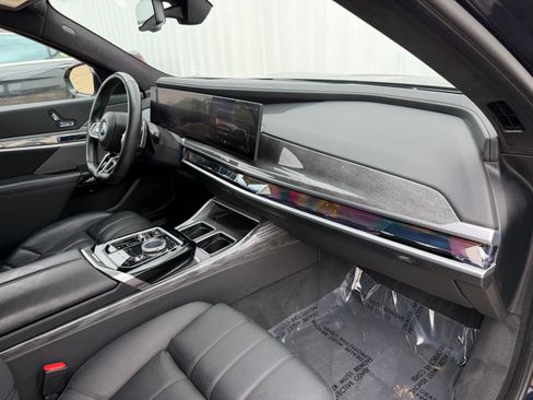 Used 2023 BMW 760i xDrive AWD/4WD image 20