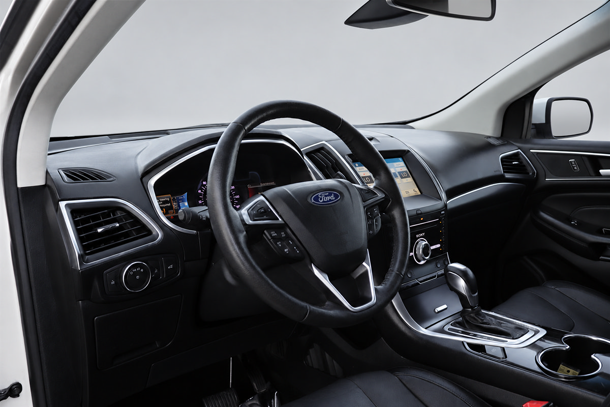 Used 2018 Ford Edge Titanium w/ Equipment Group 302A FWD image 26