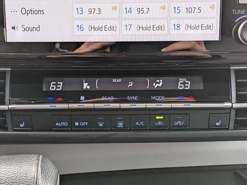 Used 2024 Toyota Sienna XLE image 14