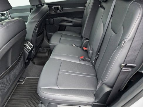 Used 2025 Kia Sorento S w/ Panoramic Sunroof Package image 12