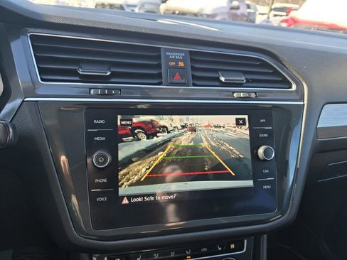 Used 2020 Volkswagen Tiguan SE w/ Panoramic Sunroof Package image 26