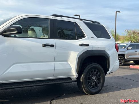 Certified 2025 Toyota 4Runner SR5 AWD/4WD image 10